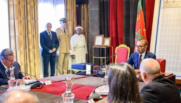 جلالة الملك يترأس جلسة عمل لبرنامج إعادة إعمار وتأهيل مناطق الزلزال