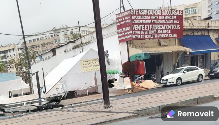إحتلال للملك العمومي و فوضى إغماض العين عن استغلال للاراضي الفارغة بتراب جماعة الدارالبيضاء.‎