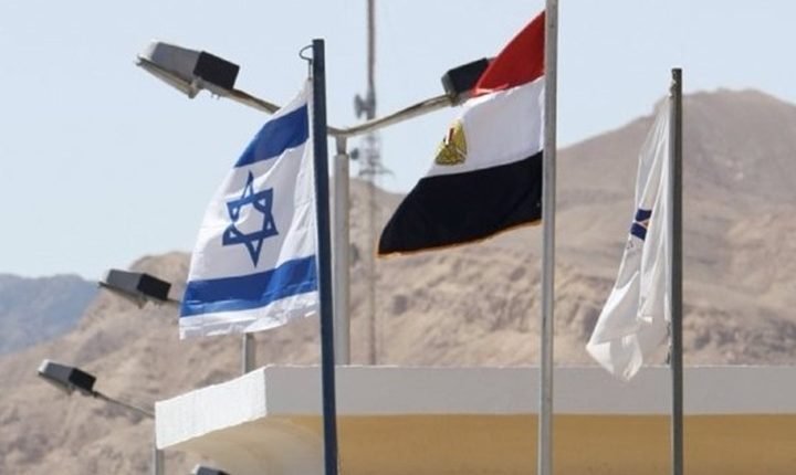 إسرائيل تهدد مصر بقصف أي شاحنات مساعدات تحاول المرور بمعبر رفح