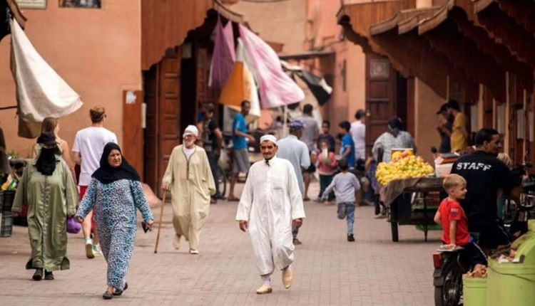 الدعم الإجتماعي المباشر يعزز التعاقد الإجتماعي الموجود بين المجتمع والدولة .