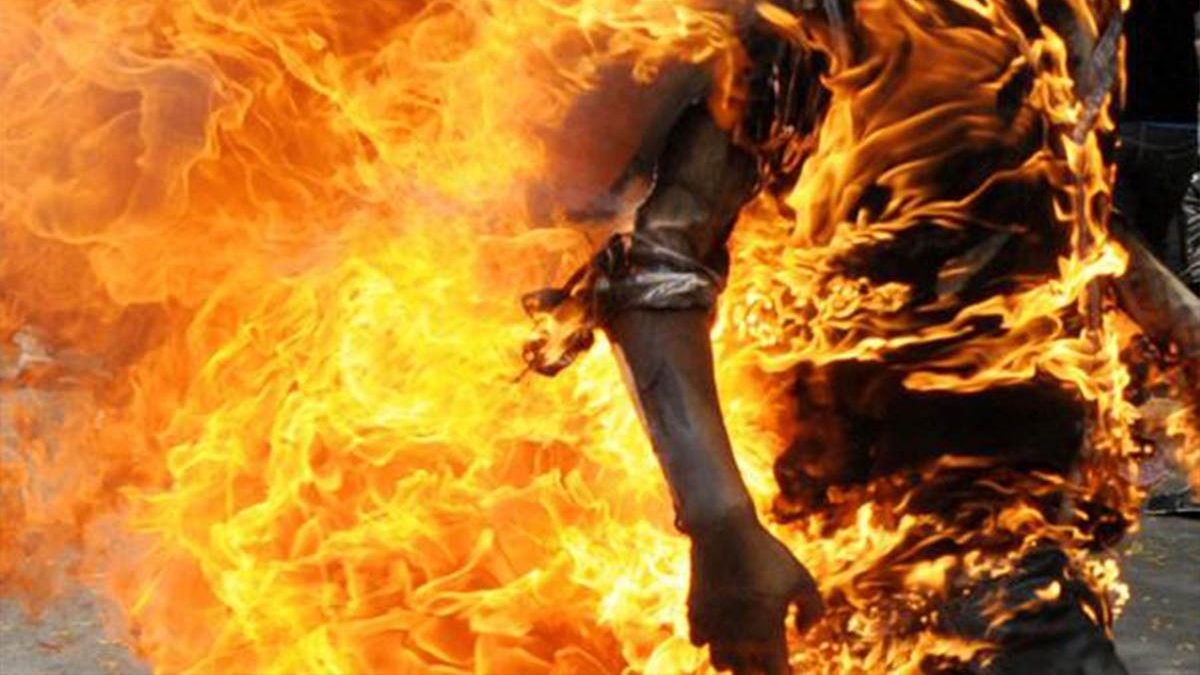 شاب يضرم النار في جسده أمام البرلمان بالرباط