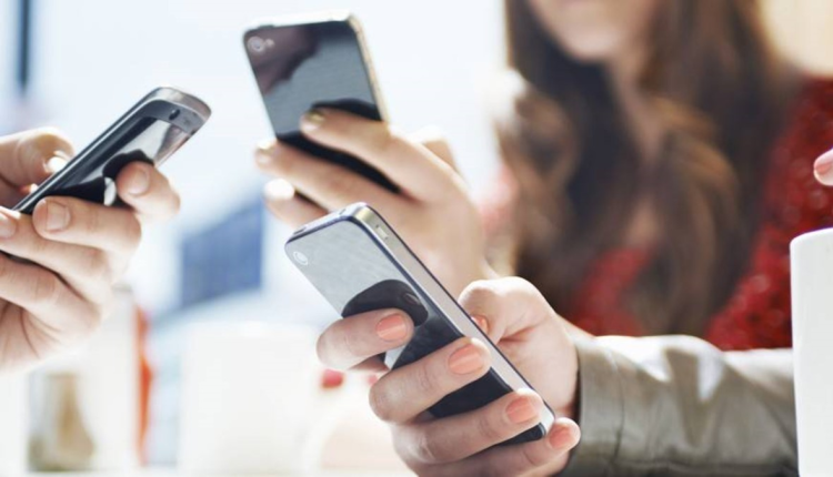 الأغلبية الحكومية تقترح تخفيض الضريبة على استيراد الهواتف الذكية ذات السعر المنخفض