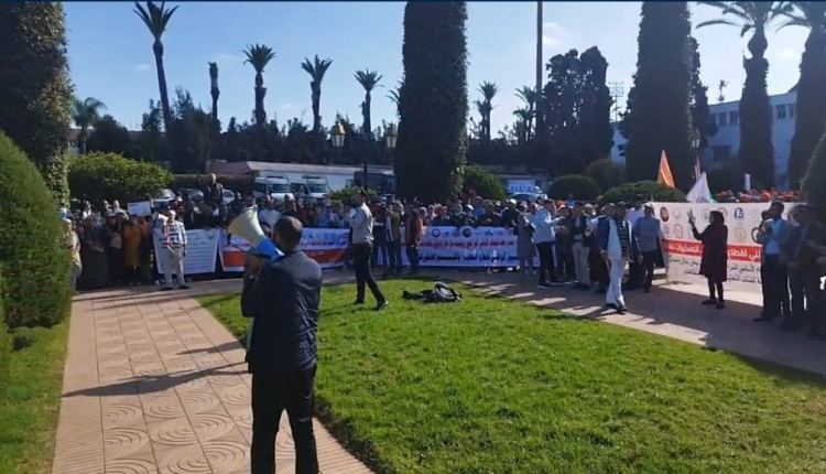 احتجاجات أمام وزارة التربية الوطنية تطالب بإسقاط النظام الأساسي الجديد