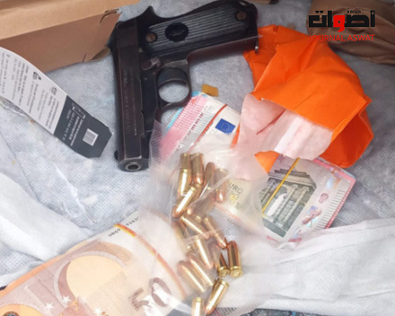 باب سبتة: إيقاف جزائري وبحوزته مسدس وعدد من الرصاصات وسترة مضادة للرصاص