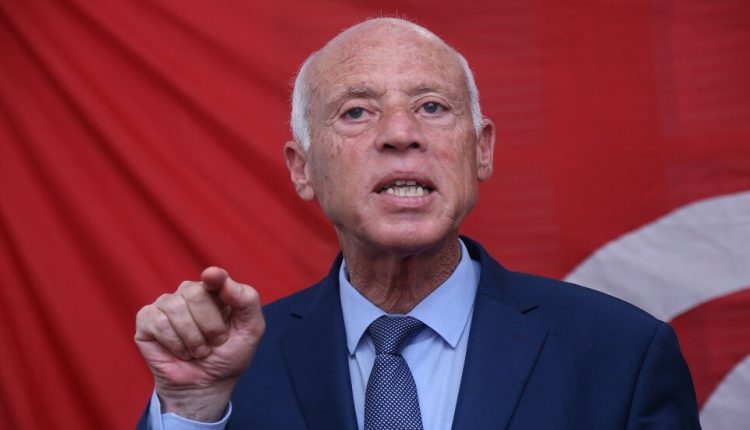"سعيد" يقيل وزيرين من الحكومة