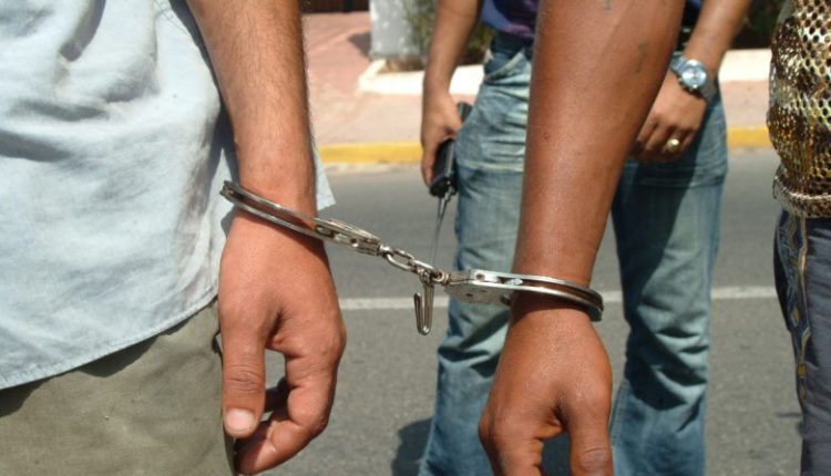 أمن طنجة يحكم قبضته على شبكة للإتجار بالمخدرات