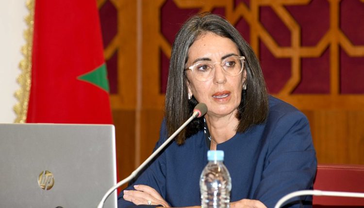 وزيرة الإقتصاد: المغرب مستعد لتحرير سعر صرف العملة