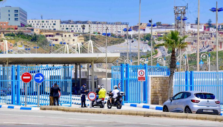 الجمارك تحبط عملية تهريب كمية كبيرة من الهواتف الذكية