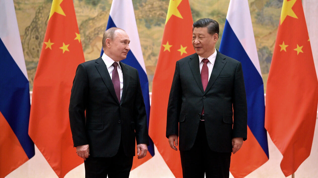 لافروف: التجارة الروسية-الصينية توشك على التحرر من الدولار