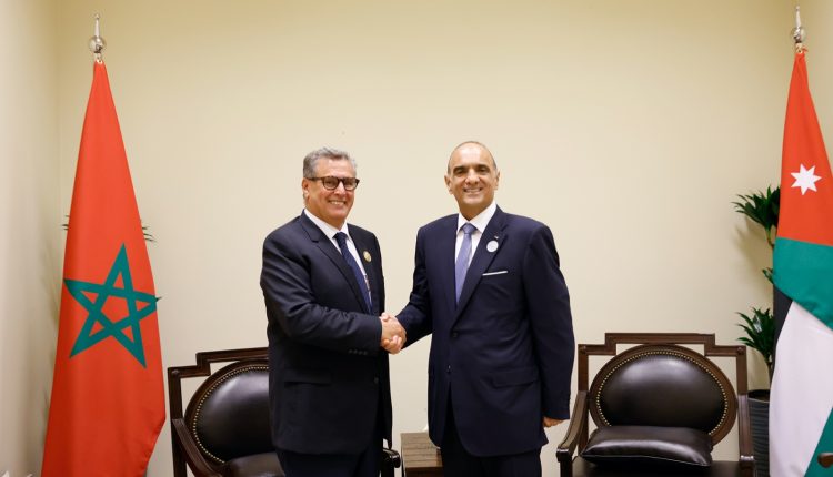 أخنوش يجري مباحثات بعمان مع رئيس الوزراء الأردني
