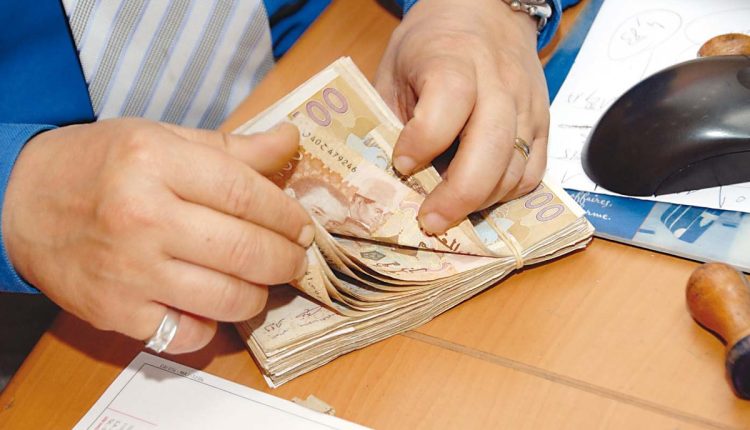 دعم الحكومة المغربية للأسر العاملة بدون أوراق عمل خطوة لتحقيق الاستقرار 