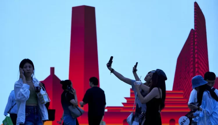 جهود الصين لتعزيز الإعفاء من التأشيرات لجذب السياح والمقيمين