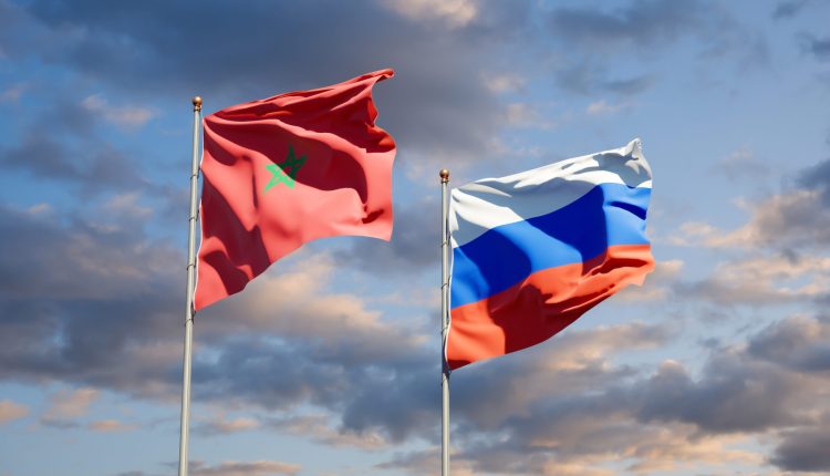 العلم المغربي والروسي