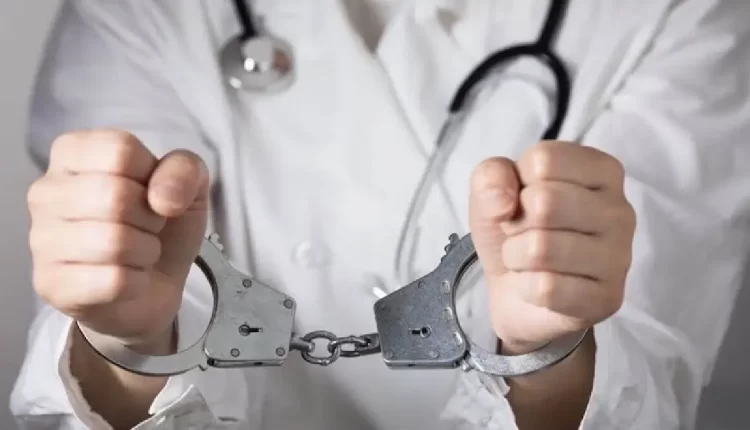 خريبكة: توقيف شخص ينتحل صفة طبيب نساء ويقترف النصب