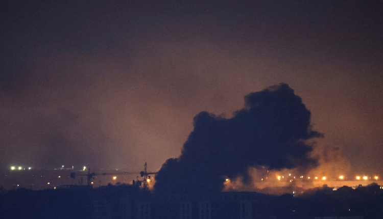 Explosion et montée de fumée