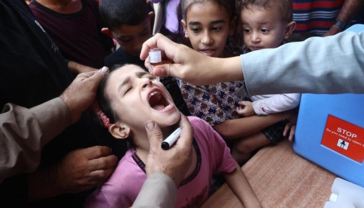 تعليق حملة تطعيم أطفال غزة