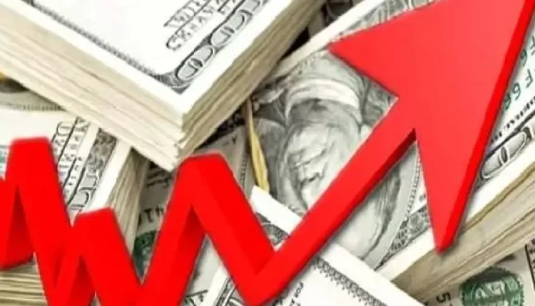 الدولار إلى أعلى مستوى خلال أربعة أشهر