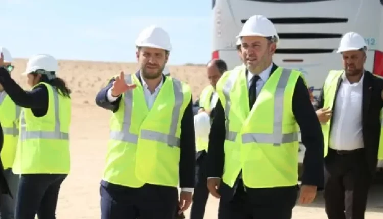 رجال الأعمال الفرنسيين يزور مشاريع هيكلية