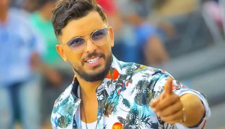 حاتم عمور يواصل الترويج لألبومه الجديد “غي فنان”