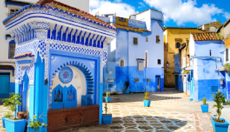 و محلات بيع الجلديات والأزياء المغربية الأنيقة،