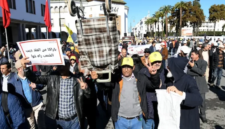 احتجاجات المواطنين في جنوب غزة تغلق الأسواق تنديداً بارتفاع الأسعار