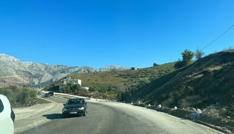 دعوات مستعجلة لإنهاء أشغال تثنية الطريق الوطنية رقم 2 بين تطوان وشفشاون