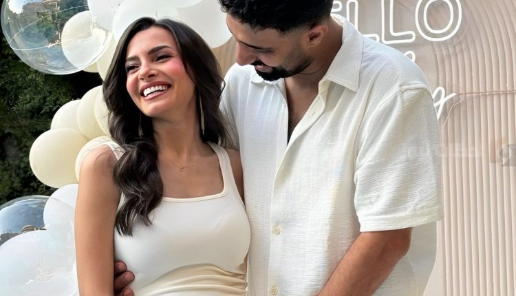 كارمن سليمان في إحتفالها بمولودها المرتقب