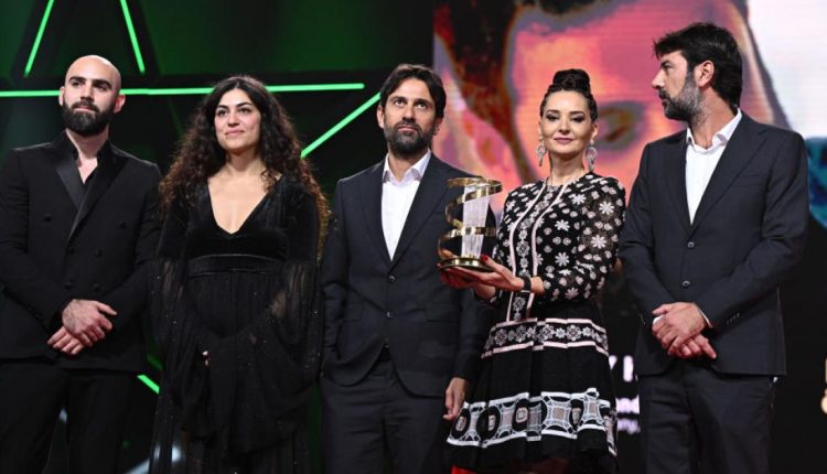 فيلم "ينعاد عليكو" يفوز بالنجمة الذهبية في مهرجان مراكش