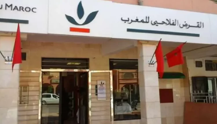 تجار غاضبون يتظاهرون أمام القرض الفلاحي احتجاجًا على عملية نصب