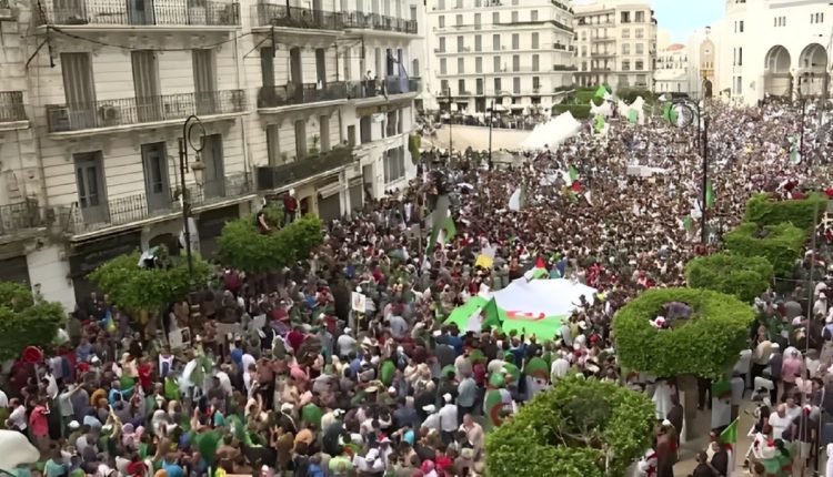 تباين الآراء في الجزائر: بين الاستياء والولاء