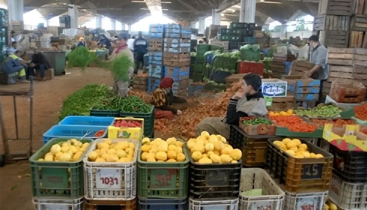 احتجاجات في إنزكان تطالب بالتحقيق في إلغاء مزاد علني لسوق الجملة للخضر والفواكه