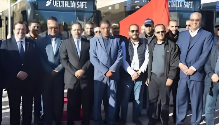 عمال شركة فيكتاليا بآسفي يرفعون الشارة الحمراء احتجاجًا ع