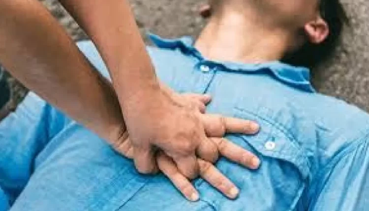 سكتة-قلبية-مفاجئة-تنهي-حياة-استاذ-داخل