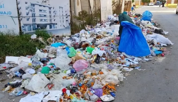 تراكم الأزبال في أولاد الطيب: أزمة بيئية تهدد صورة فاس الحضارية**