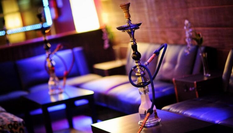 أرباب المقاهي والمطاعم في مراكش يطالبون بتعديل القانون لمنع استهلاك "الشيشة"