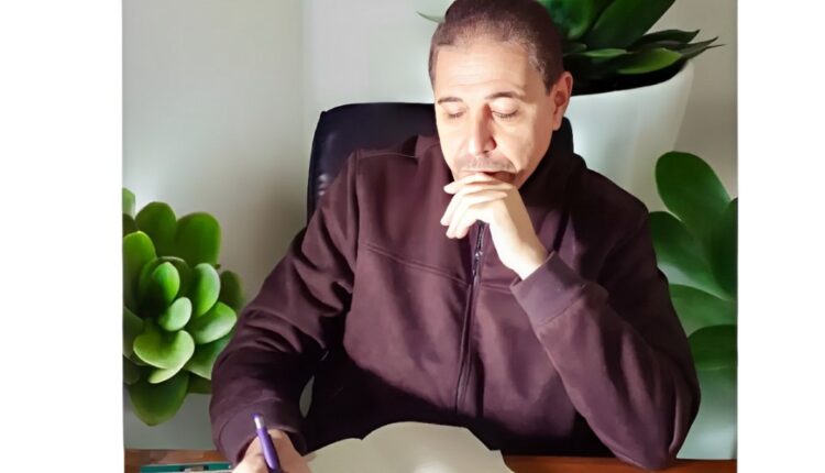 تشهد الصحافة في الوقت الراهن أزمةالصحافة ، تنتج عن التحولات التي تبتعد بها عن المبادئ الأساسية للمهنية والاستقلالية.