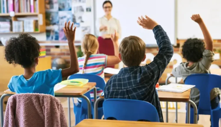 غياب ثانوية إعدادية بحي المطار بالجديدة يؤرق بال الساكنة