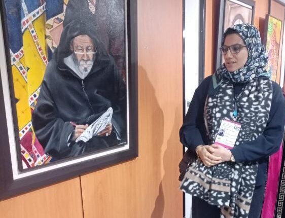 سارة بنكروم: فنانة تشكيلية تعكس التراث المغربي بألوانها المميزة