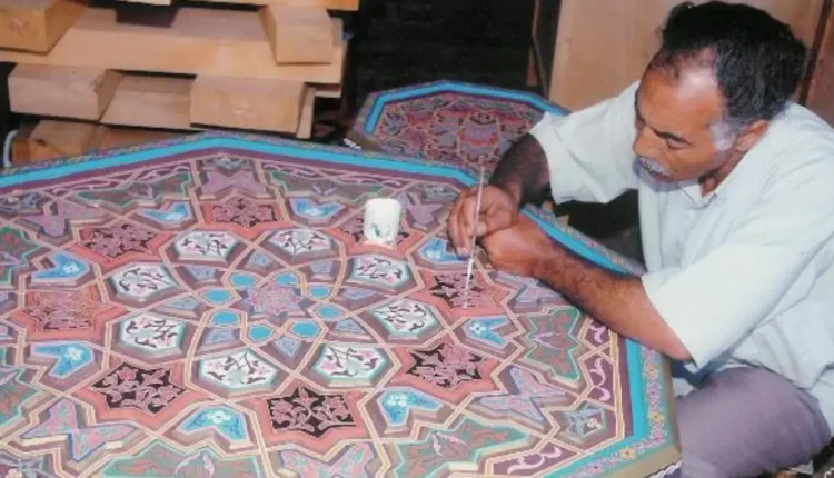 فن النقش على الخشب