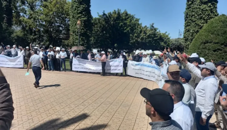احتجاج المتصرفين التربويين أمام وزارة التربية 