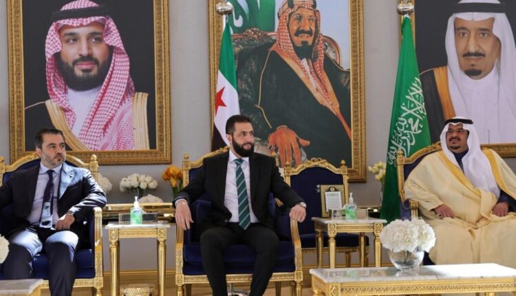 الشرع يلتقي بن سلمان في أول زيارة خارجية له منذ توليه الرئاسة