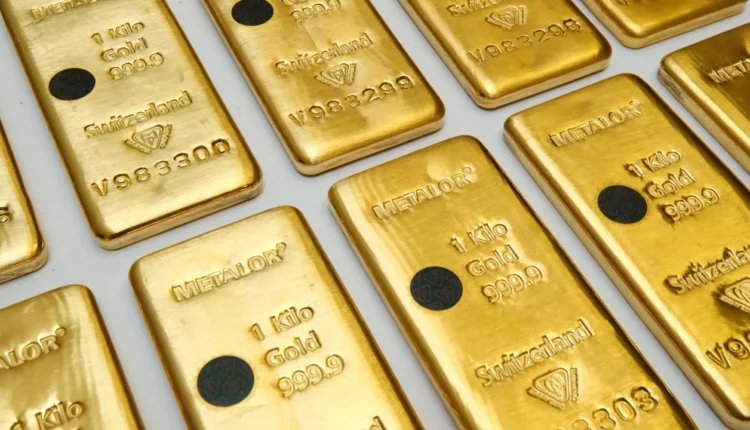 أسعار الذهب تهبط بفعل صعود الدولار وعوائد السندات