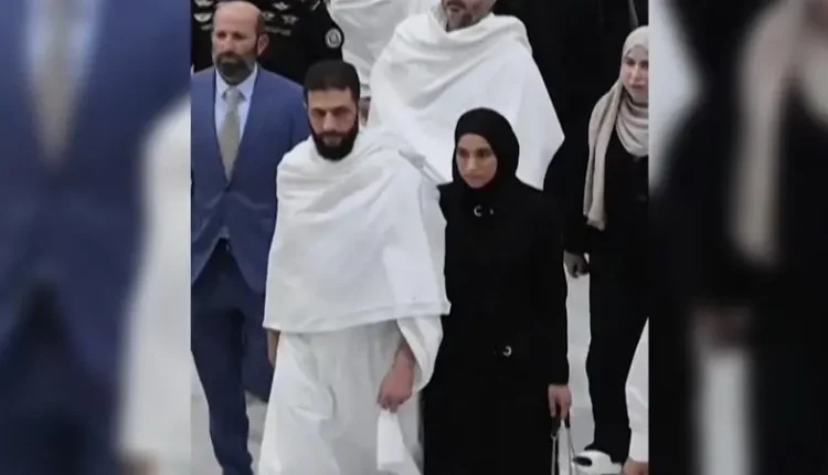 جدل حول ظهور سيدة مع الشرع أثناء العمرة