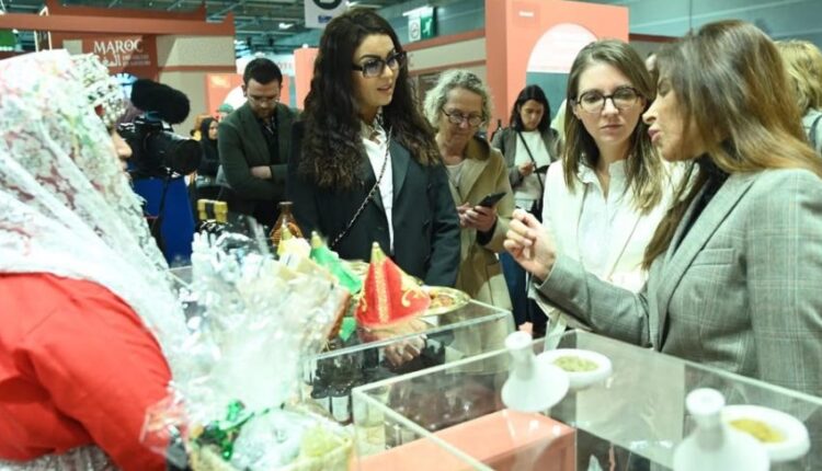 المعرض الدولي للفلاحة بباريس.. الوزيرة الفرنسية المكلفة بالمساواة بين النساء والرجال تزور الجناح المغربي