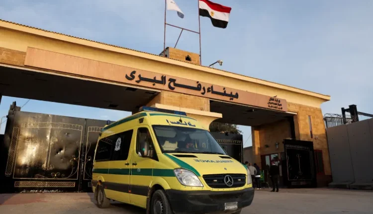 وصول الدفعات الأولى من الجرحى والمصابي غزة إلى معبر رفح