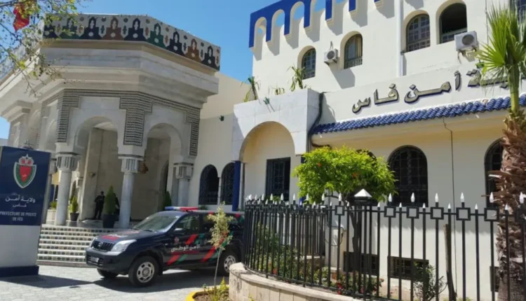 شاب يحرق نفسه أمام مفوضية الشرطة بفاس، والعائلة تطالب بتحقيق في تجاهل شكاياته