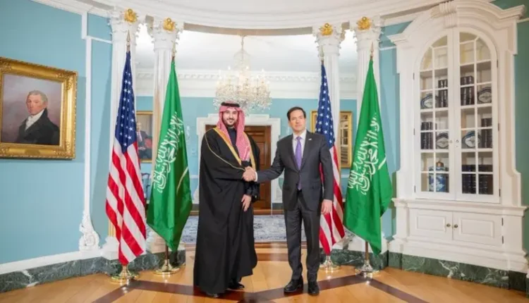 خالد بن سلمان ووزير الخارجية الأميركي يبحثان العلاقات الثنائية
