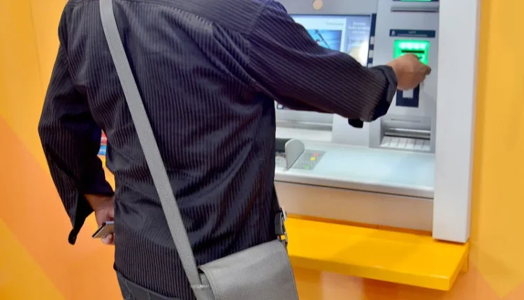 تحقيقات حول تحويلات بنكية مشبوهة في شركة للجر والإغاثة