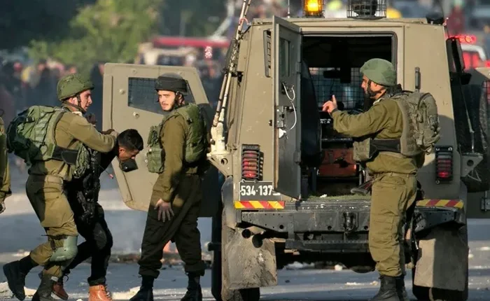 قوات الاحتلال الإسرائيلي تعتقل فلسطينيين اثنين في طولكرم