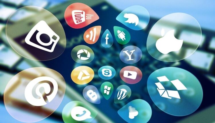 الوسائط الاجتماعية: كيف تعيد تشكيل الثقافة المعاصرة؟